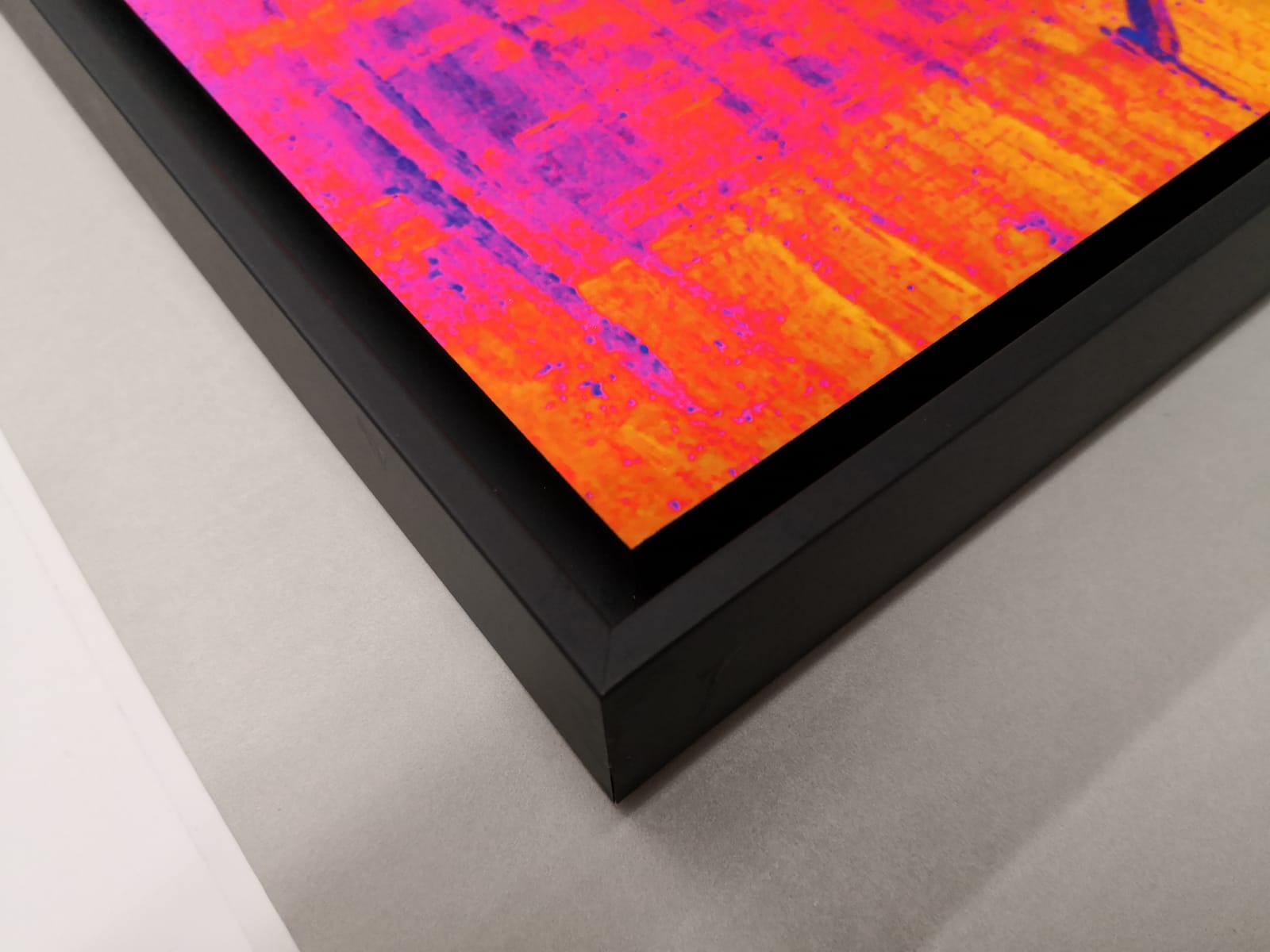 Black shadow-gap frame detail
